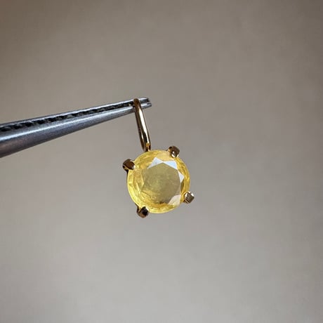 K18YG 天然石イエローサファイア ペンダントトップ　ラウンド　yellow sapphire チャーム