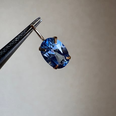 K18 ミスティッククォーツ（ブルー系）オーバル 5×7mm ペンダントトップ 18金
