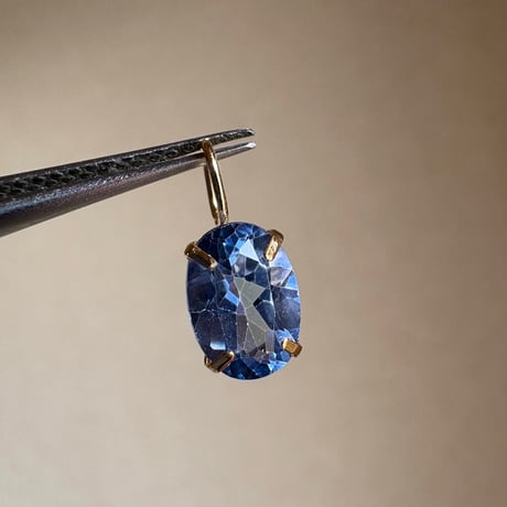 K18 ミスティッククォーツ（ブルー系）オーバル 5×7mm ペンダントトップ 18金
