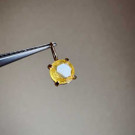 K18YG 天然石イエローサファイア ペンダントトップ　ラウンド　yellow sapphire チャーム