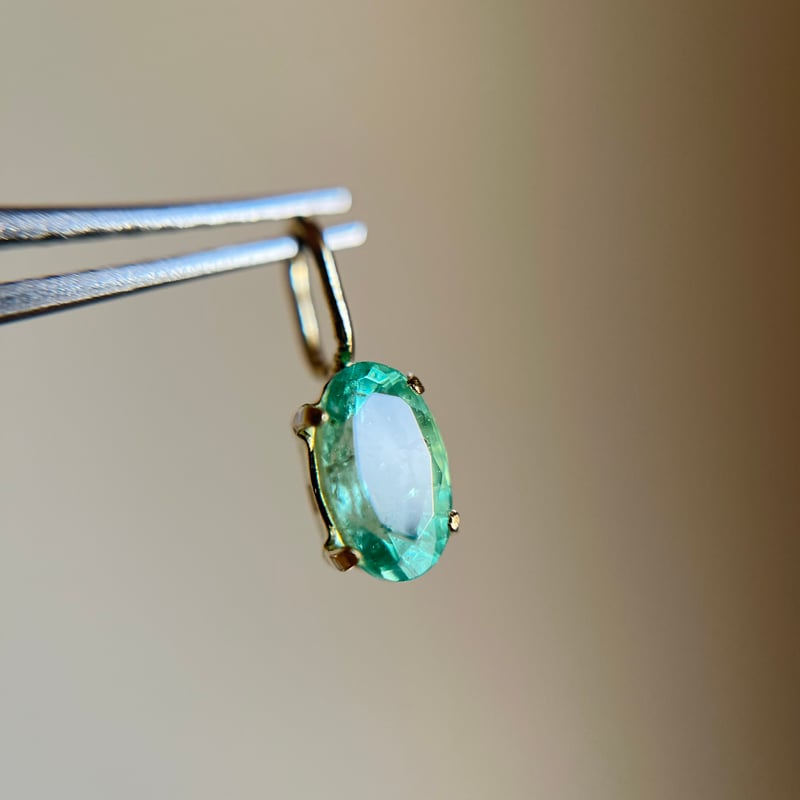 K18エチオピア産天然エメラルド ペンダントトップ18金イエローゴールド