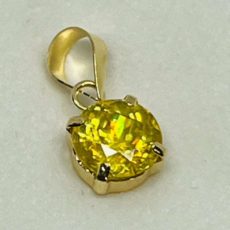 K18 天然石スフェーン ペンダントトップ 希少石 レア ラウンド sphene
