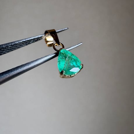 K18 天然石エメラルド ペンダントトップ　18金イエローゴールド　PEAR　チャーム