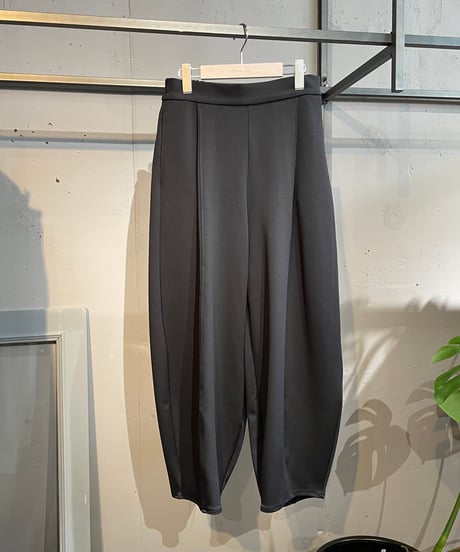 セブンフェアリー⭐︎QTUME カーブパンツ サイズ38 1/18 12:00〜販売開始》 カーブシルエットタックパンツ ¥5,990
