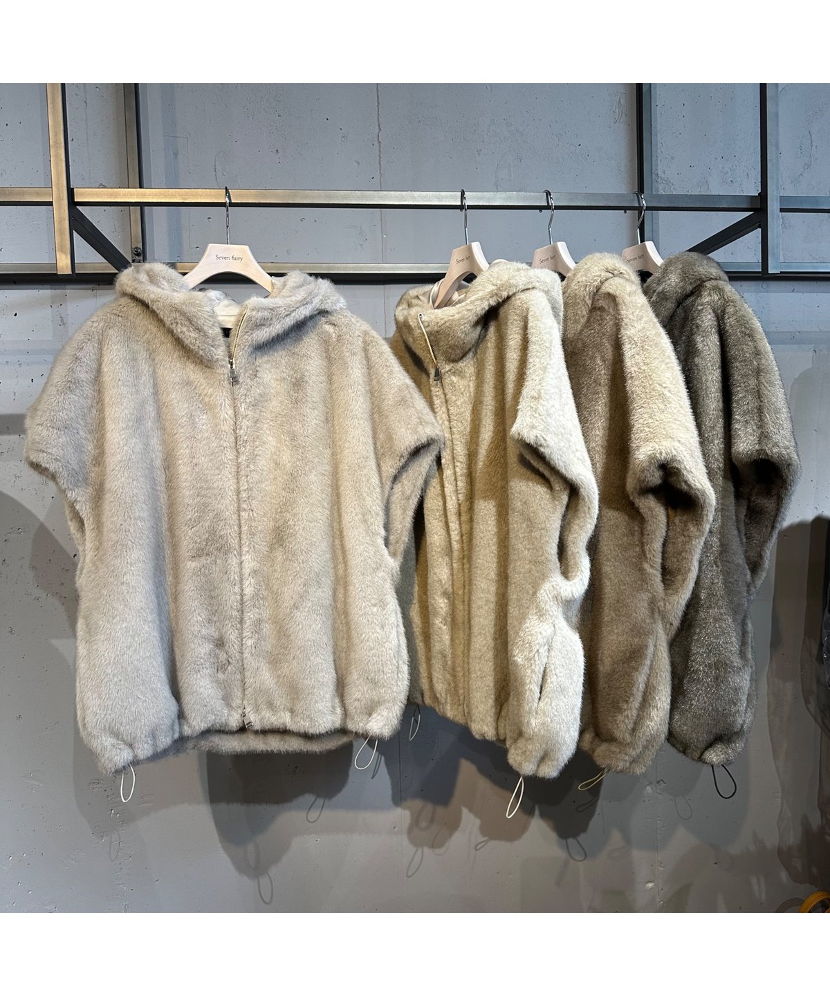  Majestic MINK パールミンク ポンポン ファーケープ CANADA Majestic MINK パールミンク ポンポン ファーケープ