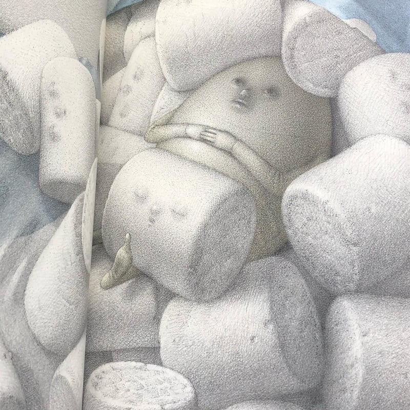 d*e様 しおたにまみこ絵画作品　たまごのはなし　希少品　ピンポイントギャラリー たまごのはなし』のしおたにまみこ、最新作で描くのは「雲」。絵本