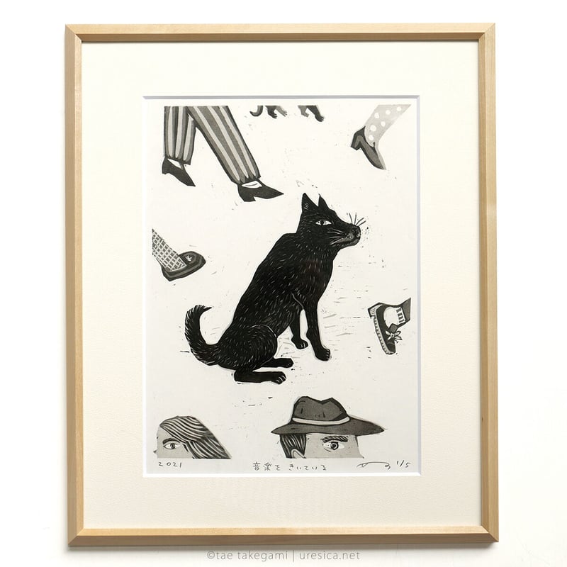 古木に絵が書かれています 竹上妙 木版画「音楽をきいている」 | URESICA