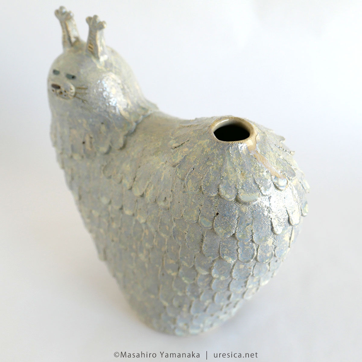 IDEE 秋山花 アート 琉球ガラス 白鳥 猫 フラワーベース 山中正大 フラワーベース 白猫1 | URESICA