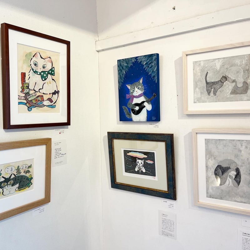 5年前に12弦ミニギターを買い、頼んでネコの絵を描いてもらい部屋に飾っていた物 5年前に12弦ミニギターを買い、頼んでネコの絵を