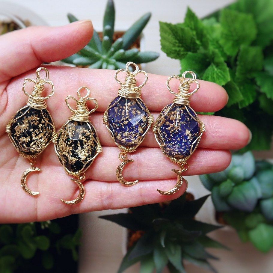 金箔入りカボションと三日月のワイヤーラッピング ピアス・イヤリング