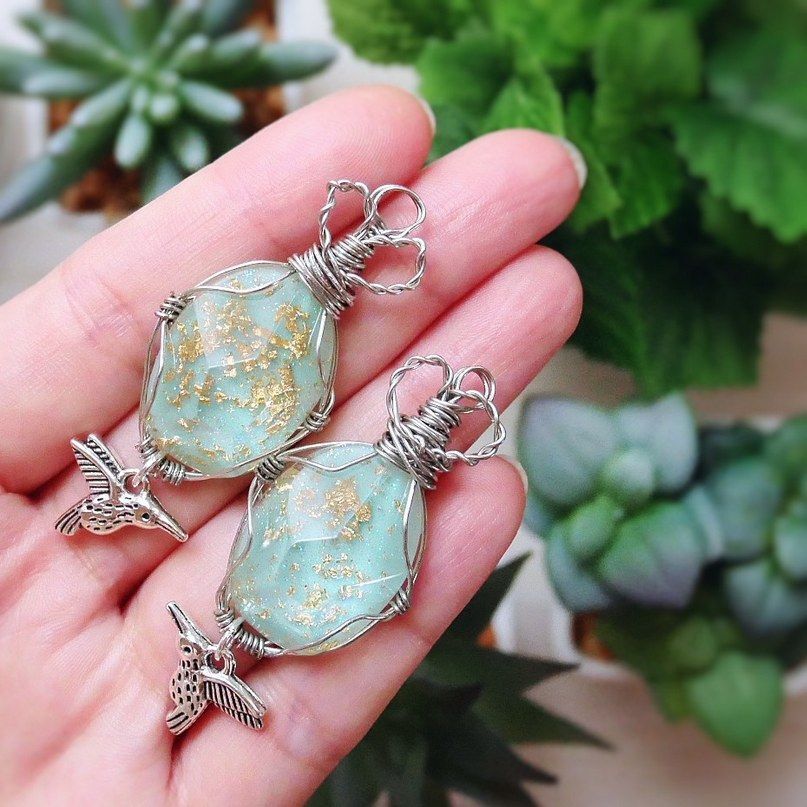 金箔入りカボションとハチドリのワイヤーラッピングピアス・イヤリング