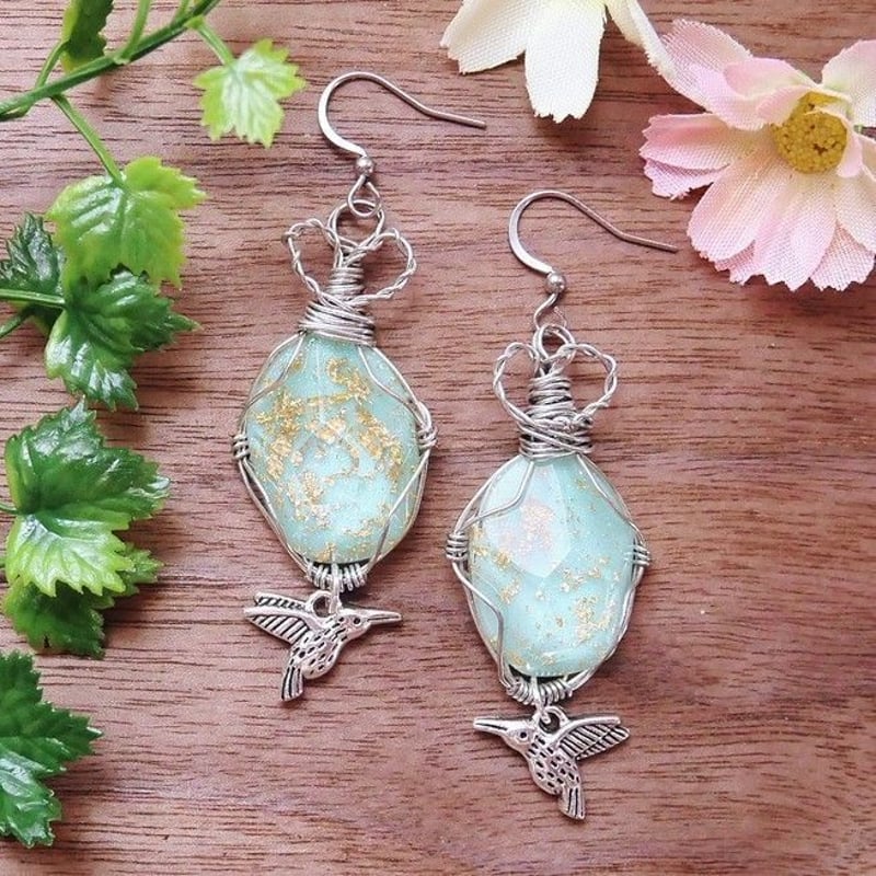 金箔入りカボションとハチドリのワイヤーラッピングピアス・イヤリング