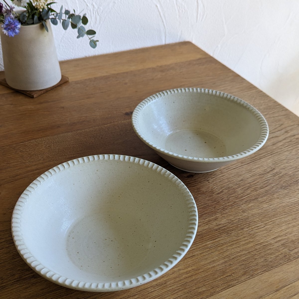 陶芸作家・小川麻美さんの器、花器の販売を開始しました