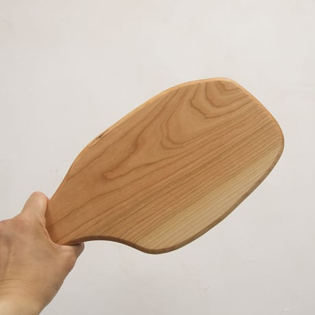 CBHK_210ひとつひとつ形が違うカッティングボード (チェリー材) 34.5×16cm