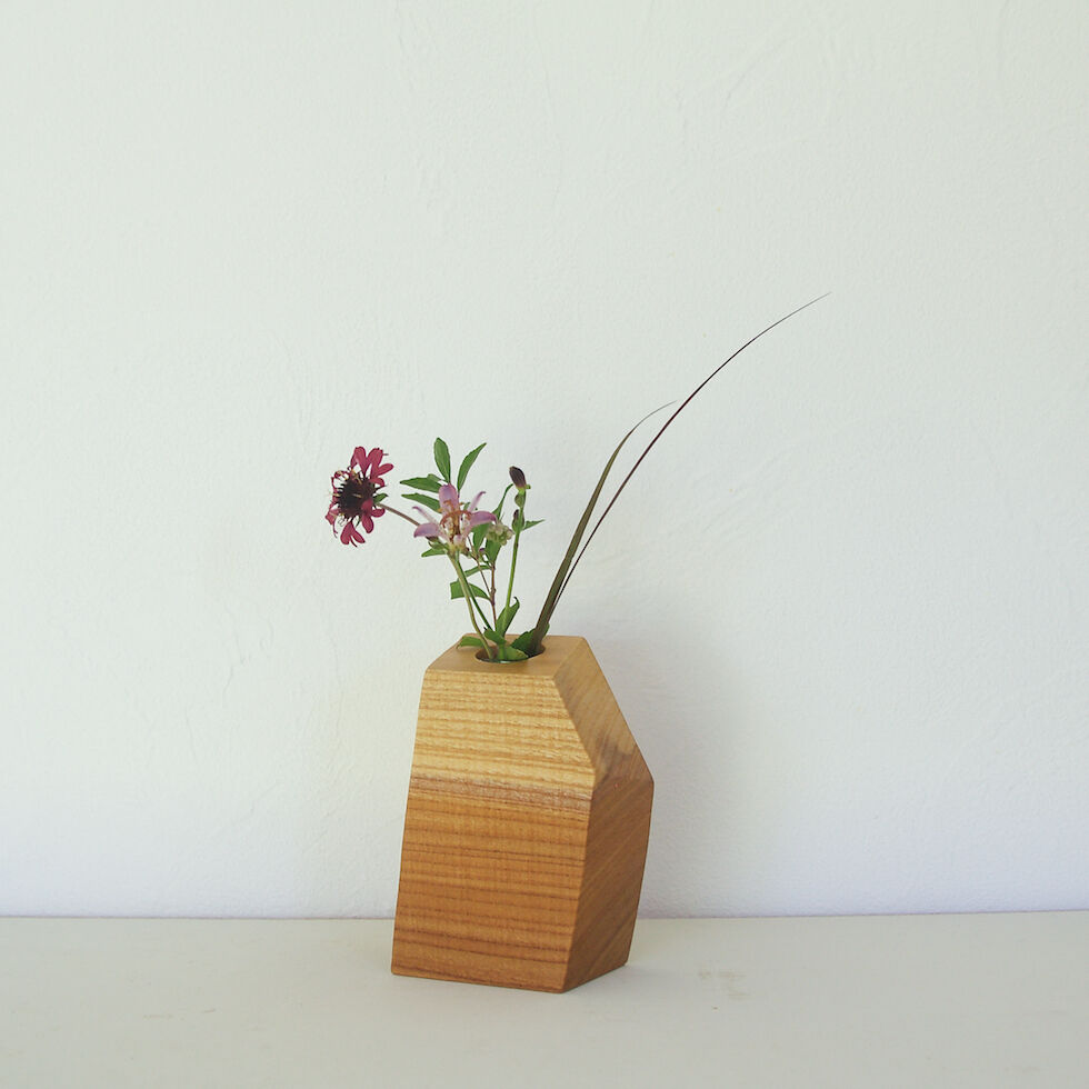 欅の花瓶 欅（けやき）の一枚板の花台・花瓶台 【公式通販】
