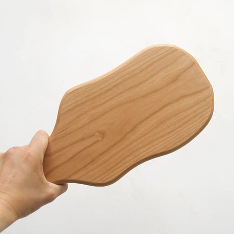 CBHK_207ひとつひとつ形が違うカッティングボード (チェリー材) 35.5×16cm