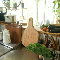 CBHK_213ひとつひとつ形が違うカッティングボード (チェリー材) 33×23cm