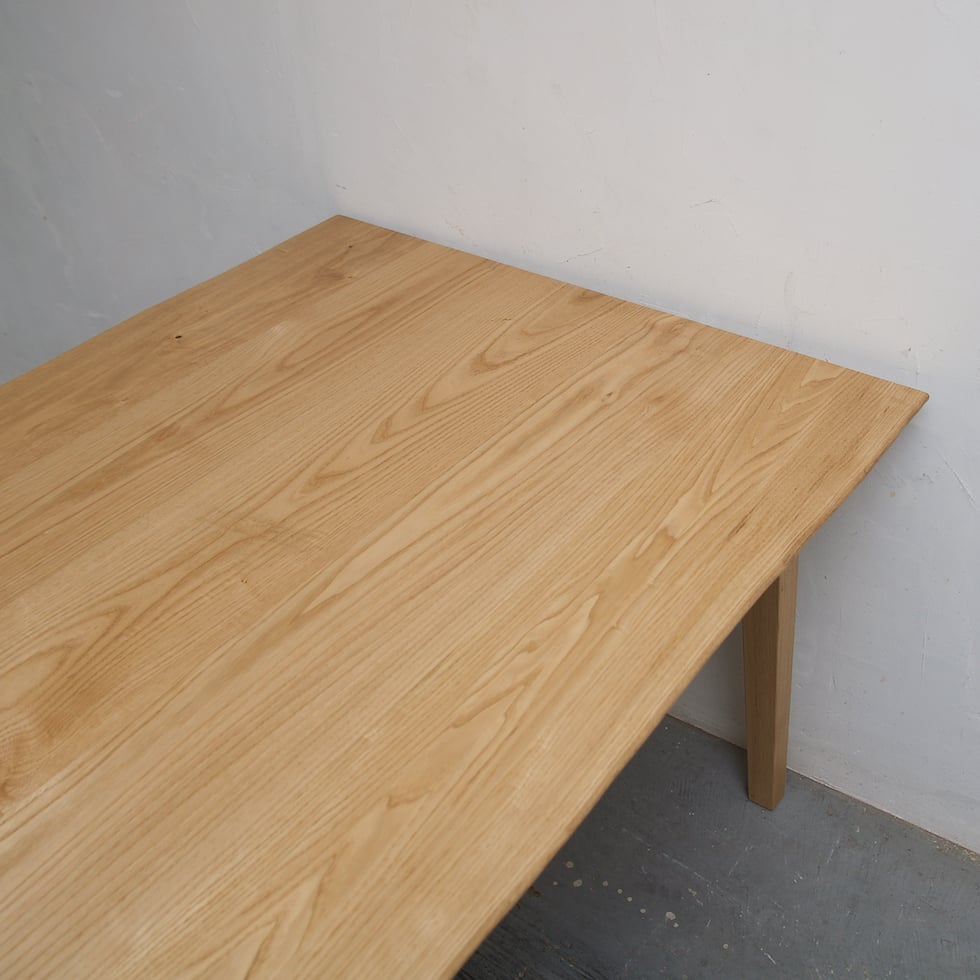 D186 クリ材耳つきテーブル | SOLIWOOD