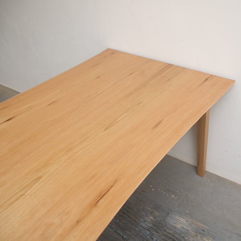 D189 クルミ材耳つきテーブル | SOLIWOOD