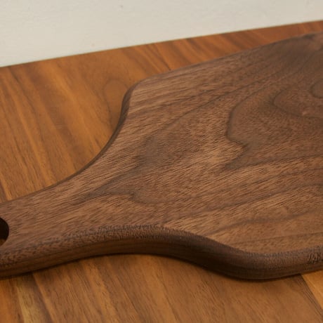 CBHK_203ひとつひとつ形が違うカッティングボード (ウォールナット材) 36.5×17.5cm