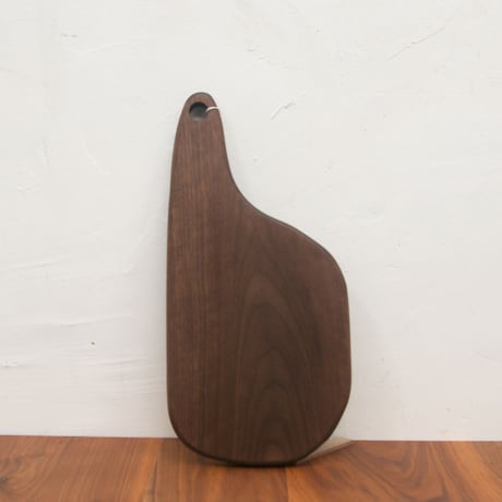 CBHK_204ひとつひとつ形が違うカッティングボード (ウォールナット材) 41×20cm