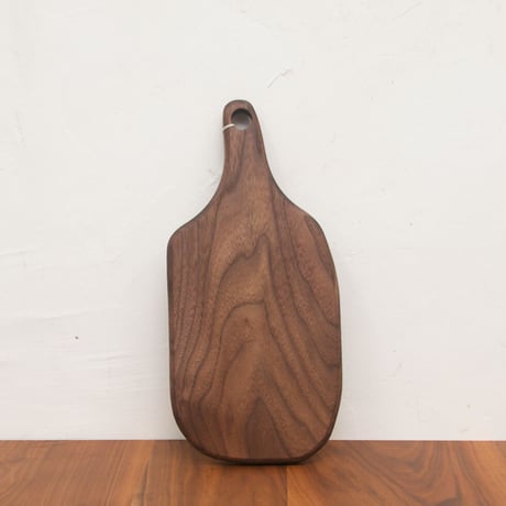 CBHK_203ひとつひとつ形が違うカッティングボード (ウォールナット材) 36.5×17.5cm