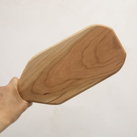 CBHK_209ひとつひとつ形が違うカッティングボード (チェリー材) 35.5×15cm