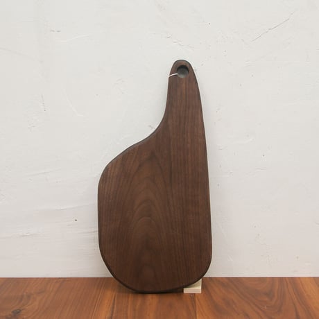 CBHK_204ひとつひとつ形が違うカッティングボード (ウォールナット材) 41×20cm