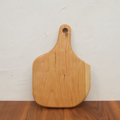 CBHK_213ひとつひとつ形が違うカッティングボード (チェリー材) 33×23cm