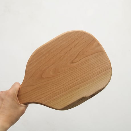 CBHK_206ひとつひとつ形が違うカッティングボード (チェリー材) 35.5×22cm