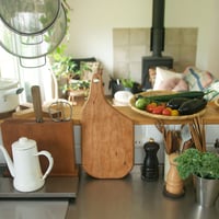 CBHK_205ひとつひとつ形が違うカッティングボード (チェリー材) 35.5×18cm