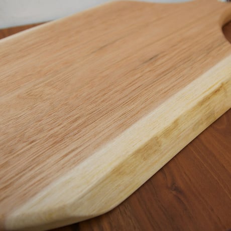 CBHK_202ひとつひとつ形が違うカッティングボード　(クルミ材)