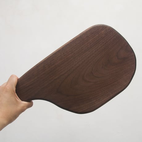 CBHK_204ひとつひとつ形が違うカッティングボード (ウォールナット材) 41×20cm