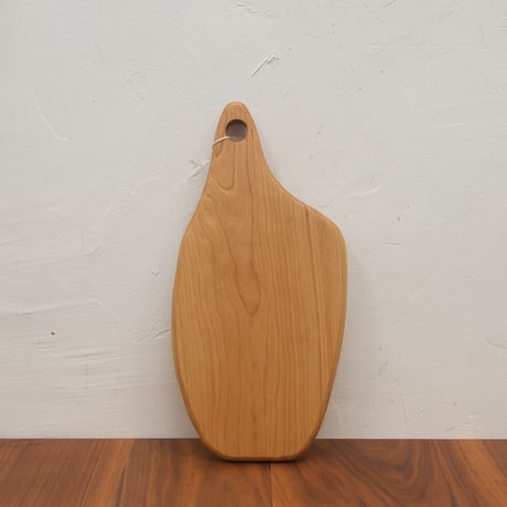 CBHK_214ひとつひとつ形が違うカッティングボード (チェリー材) 35×17cm