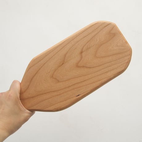 CBHK_209ひとつひとつ形が違うカッティングボード (チェリー材) 35.5×15cm