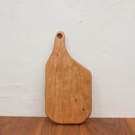CBHK_205ひとつひとつ形が違うカッティングボード (チェリー材) 35.5×18cm