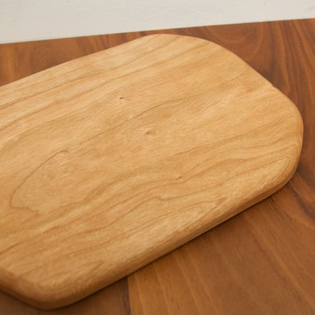 CBHK_205ひとつひとつ形が違うカッティングボード (チェリー材) 35.5×18cm