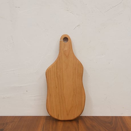 CBHK_208ひとつひとつ形が違うカッティングボード (チェリー材) 35.5×16cm