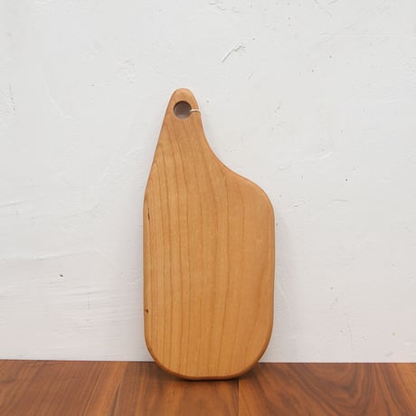 CBHK_211ひとつひとつ形が違うカッティングボード (チェリー材) 34.5×15.5cm