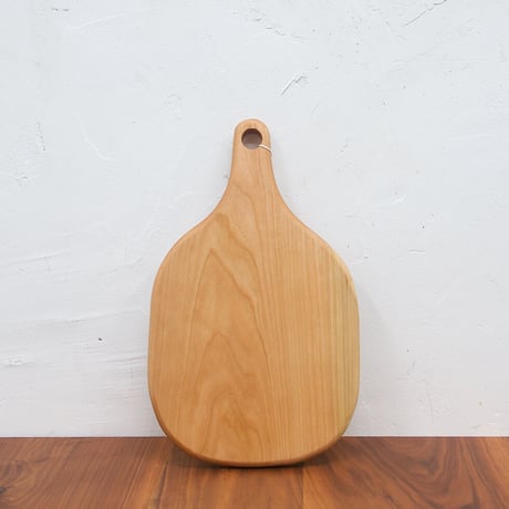 CBHK_206ひとつひとつ形が違うカッティングボード (チェリー材) 35.5×22cm