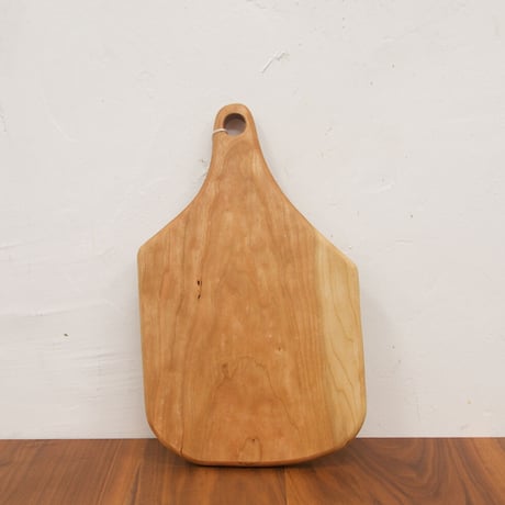 CBHK_212ひとつひとつ形が違うカッティングボード (チェリー材) 35×21cm
