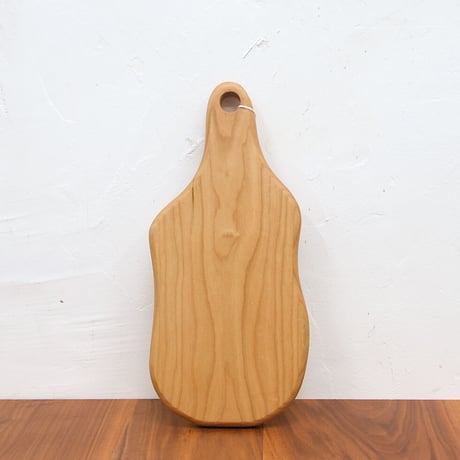 CBHK_207ひとつひとつ形が違うカッティングボード (チェリー材) 35.5×16cm