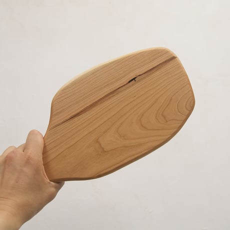 CBHK_210ひとつひとつ形が違うカッティングボード (チェリー材) 34.5×16cm