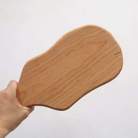 CBHK_208ひとつひとつ形が違うカッティングボード (チェリー材) 35.5×16cm