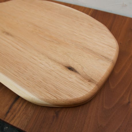 CBHK_202ひとつひとつ形が違うカッティングボード　(クルミ材)