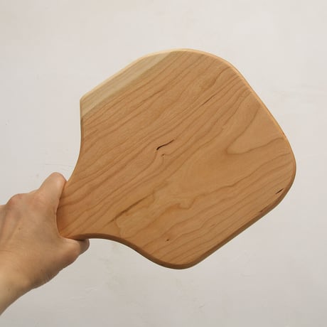 CBHK_213ひとつひとつ形が違うカッティングボード (チェリー材) 33×23cm