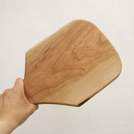 CBHK_212ひとつひとつ形が違うカッティングボード (チェリー材) 35×21cm