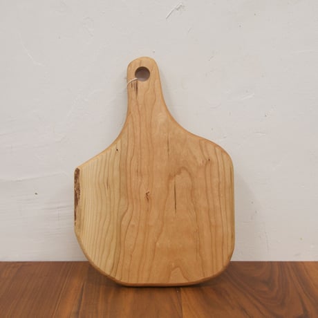 CBHK_213ひとつひとつ形が違うカッティングボード (チェリー材) 33×23cm