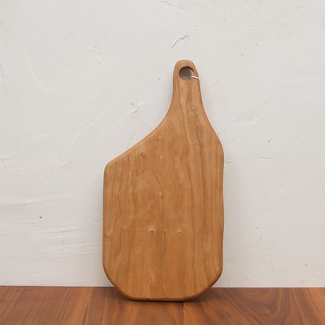 CBHK_205ひとつひとつ形が違うカッティングボード (チェリー材) 35.5×18cm