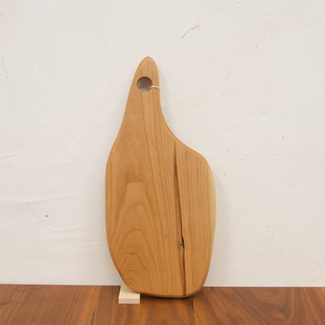 CBHK_210ひとつひとつ形が違うカッティングボード (チェリー材) 34.5×16cm